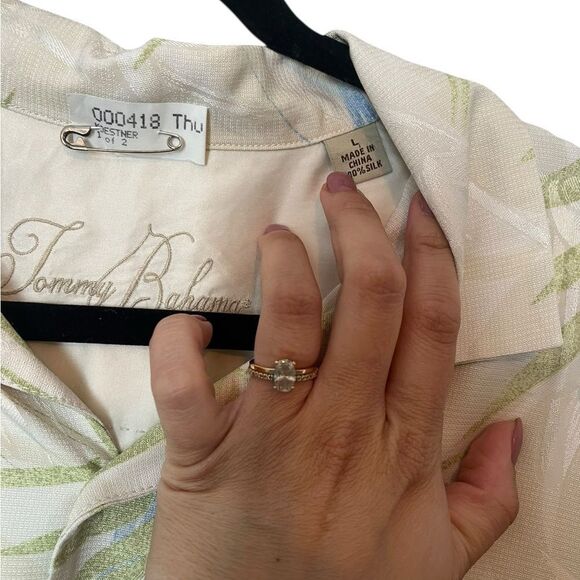 TOMMY BAHAMA BEIGE FLORAL TROPICAL HAWAIIAN BUTTON UP SHORT SLEEVE SHIRT LARGE - Picture 7 of 8